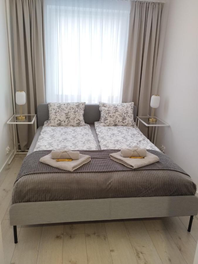 Moon Apartment Вроцлав Екстериор снимка